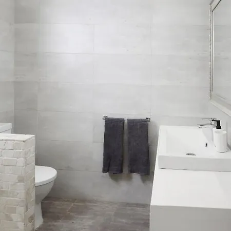Center Penthouse With Solarium 2 Minutes From The شقة