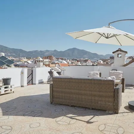 アパート Center Penthouse With Solarium 2 Minutes From The フエンヒロラ