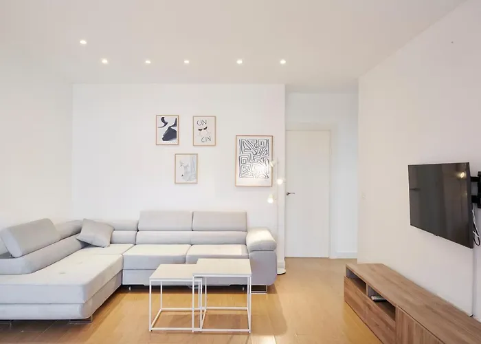 Center Penthouse With Solarium 2 Minutes From The דירה פואנגירולה