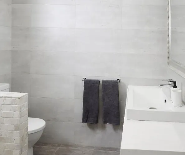 Center Penthouse With Solarium 2 Minutes From The דירה